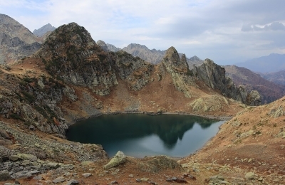 Small mtsra lake