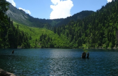 Small ritsa lake