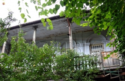 დუშეთის საცხოვრებელი სახლი (კარისკაცის დარბაზი)